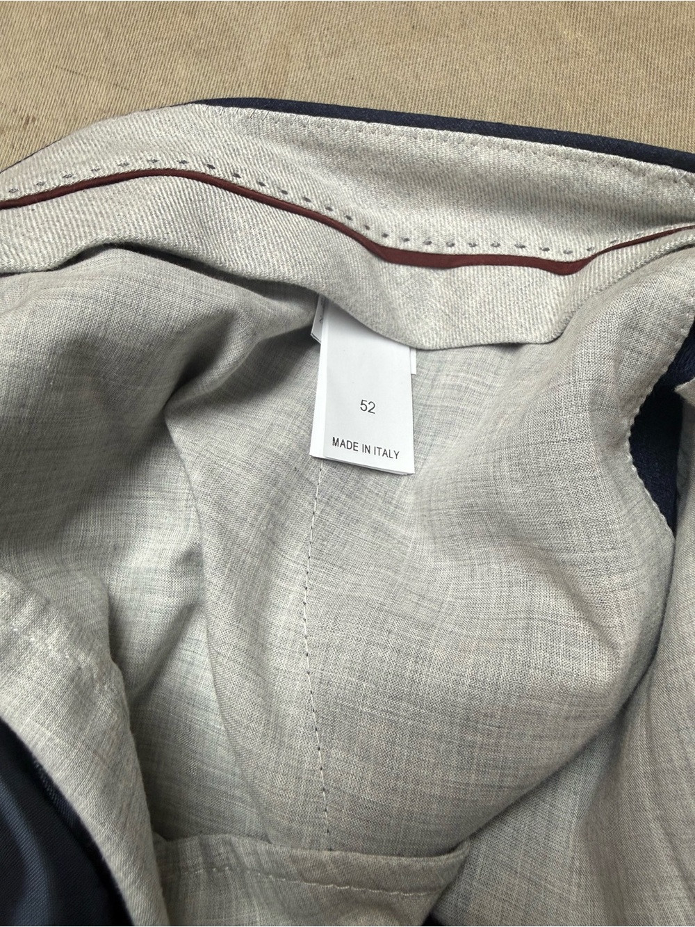 Brunello Cucinelli Navy Wool Two-Button Suit Jacket (54) w Pleated Pant (size52) - Picture 7 of 9